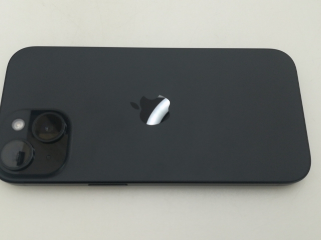 中古】Apple 国内版 【SIMフリー】 iPhone 15 128GB ブラック MTMH3J/A