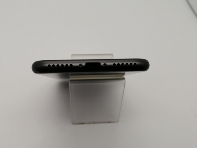 中古】Apple au 【SIMロック解除済み】 iPhone 8 64GB スペースグレイ