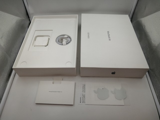 【中古】Apple MacBook Air 13インチ M1(CPU:8C/GPU:7C) 8GB/256GB シルバー MGN93J/A (M1・2020)【熊本】保証期間１ヶ月【ランクB】