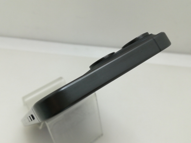 【中古】Apple 国内版 【SIMフリー】 iPhone 15 Pro Max 256GB ブラックチタニウム MU6P3J/A【大須】保証期間１ヶ月【ランクA】