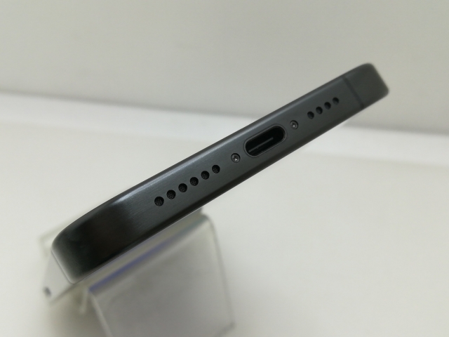 【中古】Apple 国内版 【SIMフリー】 iPhone 15 Pro Max 256GB ブラックチタニウム MU6P3J/A【大須】保証期間１ヶ月【ランクA】