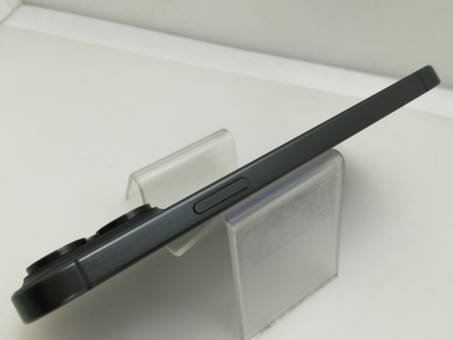 【中古】Apple 国内版 【SIMフリー】 iPhone 15 Pro Max 256GB ブラックチタニウム MU6P3J/A【大須】保証期間１ヶ月【ランクA】
