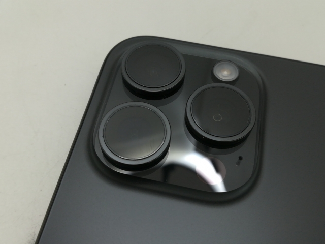 【中古】Apple 国内版 【SIMフリー】 iPhone 15 Pro Max 256GB ブラックチタニウム MU6P3J/A【大須】保証期間１ヶ月【ランクA】