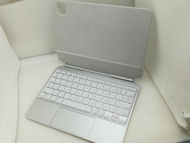 【中古】Apple Magic Keyboard 英語（US） ホワイト iPad Pro 11インチ（M5/2025/M4/2024）用 MWR03LL/A【大須】保証期間１週間