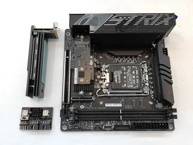 【中古】ASUS ROG STRIX Z790-I GAMING WIFI Z790(DDR5)/LGA1700/mini-ITX【秋葉3号】保証期間１週間