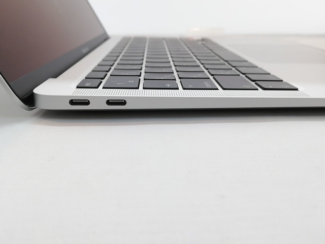 保証付 MacBook Air M1 256GB おまけ付MGND3J/A MacBook Air Gold