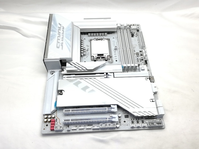 【中古】GIGABYTE Z890 AORUS PRO ICE Z890/LGA1851/5GbitLAN/ATX【秋葉3号】保証期間１週間