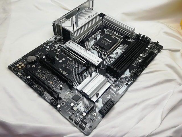 【中古】ASRock B760 Pro RS B760(DDR5)/LGA1700/ATX【秋葉3号】保証期間１週間_1