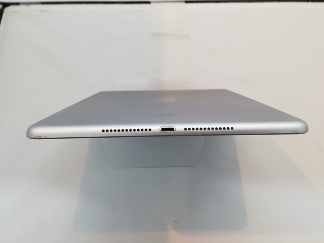 【中古】Apple docomo 【SIMロック解除済み】 iPad（第6世代/2018） 32GB スペースグレイ MR6N2J/A【秋葉3号】保証期間１ヶ月【ランクC】_4