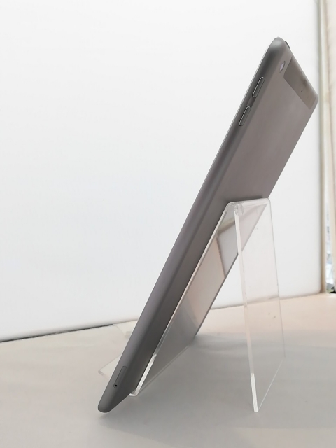 【中古】Apple docomo 【SIMロック解除済み】 iPad（第6世代/2018） 32GB スペースグレイ MR6N2J/A【秋葉3号】保証期間１ヶ月【ランクC】_6