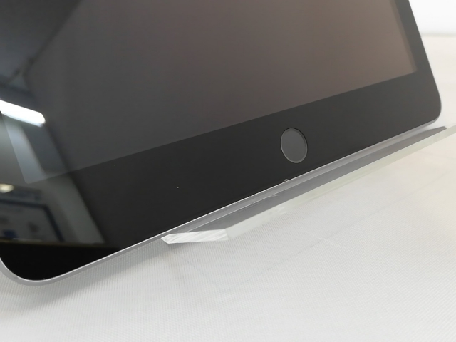 【中古】Apple docomo 【SIMロック解除済み】 iPad（第6世代/2018） 32GB スペースグレイ MR6N2J/A【秋葉3号】保証期間１ヶ月【ランクC】_7