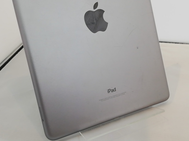 【中古】Apple docomo 【SIMロック解除済み】 iPad（第6世代/2018） 32GB スペースグレイ MR6N2J/A【秋葉3号】保証期間１ヶ月【ランクC】_8