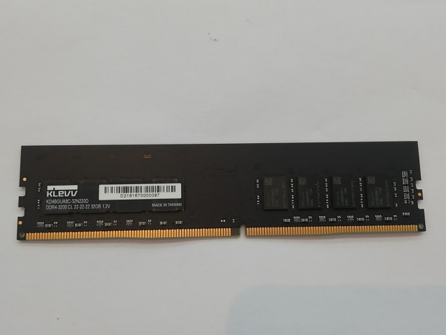 【中古】DDR4 32GB PC4-25600(DDR4-3200)【デスクトップPC用】 【秋葉3号】保証期間１週間
