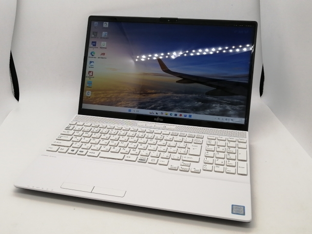 富士通 LIFEBOOK A576/SX Core i5 6300U 2.4GHz/8GB/256GB(SSD)/Multi