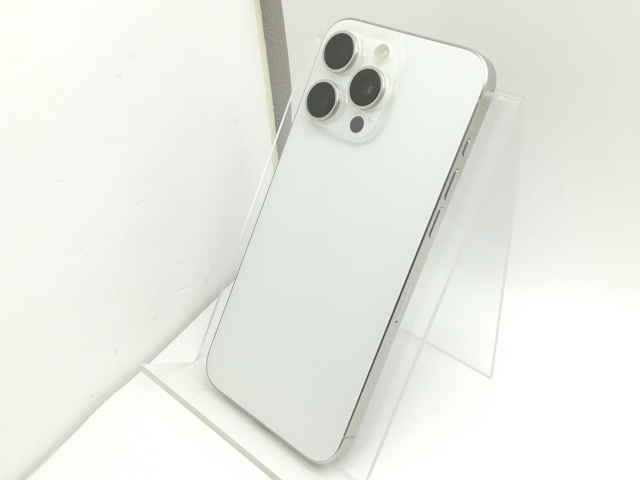 【中古】Apple 国内版 【SIMフリー】 iPhone 15 Pro Max 256GB ホワイトチタニウム MU6Q3J/A【秋葉5号】保証期間１ヶ月【ランクC】