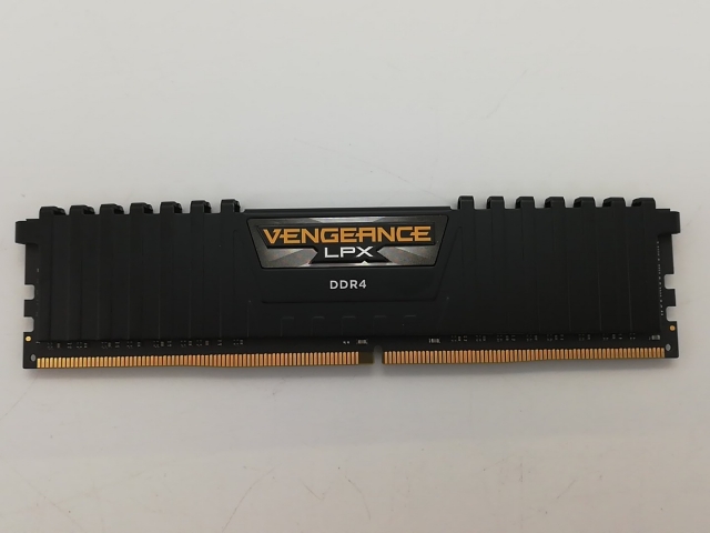 【中古】DDR4 16GB PC4-25600(DDR4-3200)【デスクトップPC用】【秋葉2号】保証期間１週間