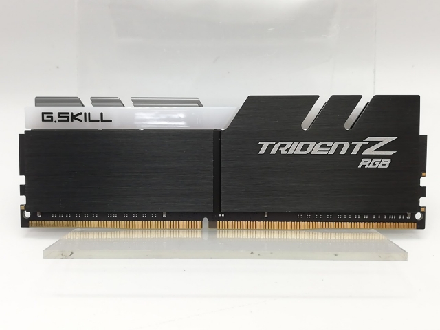 【中古】DDR4 16GB PC4-25600(DDR4-3200)【デスクトップPC用】【秋葉2号】保証期間１週間