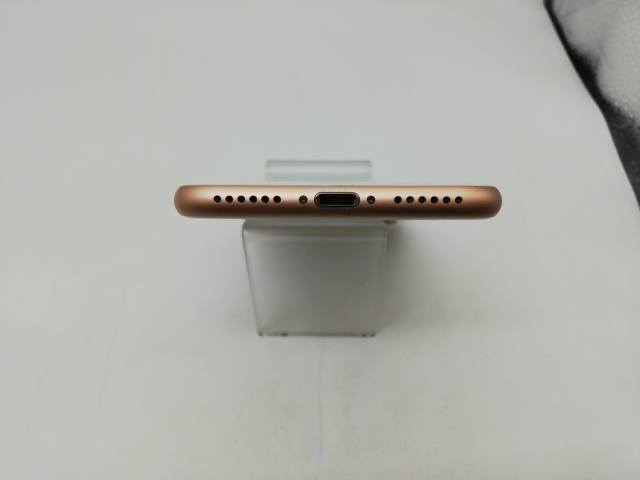 【中古】Apple docomo 【SIMロック解除済み】 iPhone 8 64GB ゴールド MQ7A2J/A【秋葉本店】保証期間１ヶ月【ランクC】_4