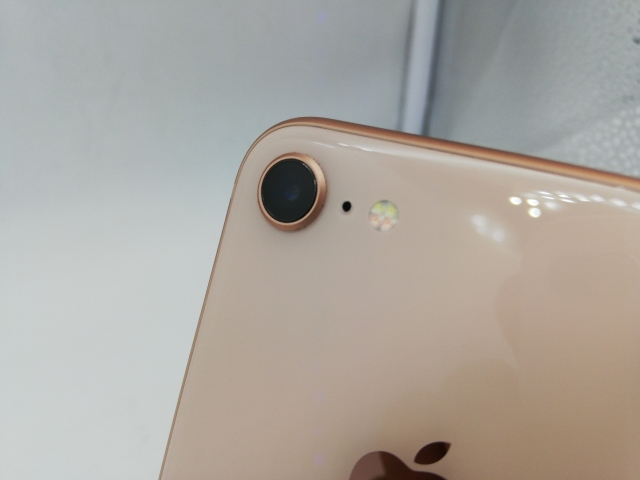 【中古】Apple docomo 【SIMロック解除済み】 iPhone 8 64GB ゴールド MQ7A2J/A【秋葉本店】保証期間１ヶ月【ランクC】_6