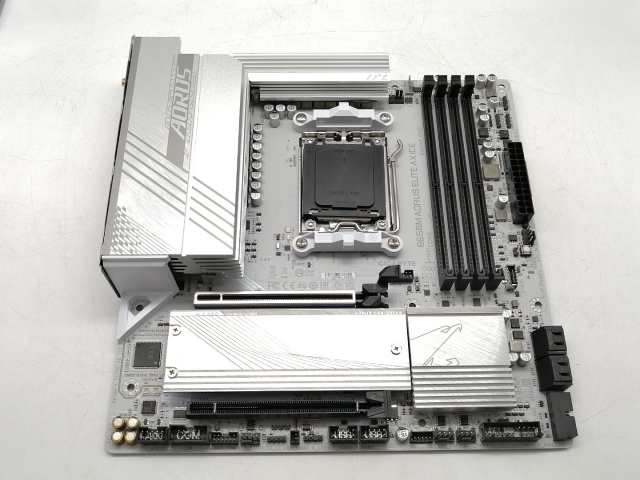 【中古】GIGABYTE B650M AORUS ELITE AX ICE B650/AM5/MicroATX【秋葉2号】保証期間１週間