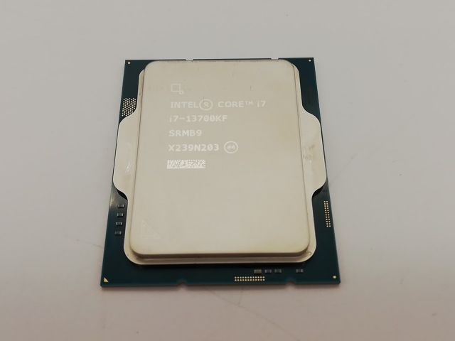 【中古】Intel Core i7-13700KF(3.4GHz) Bulk LGA1700/16C(P:8C/E:8C)/24T/L3 30M/PBP125W【秋葉2号】保証期間１週間