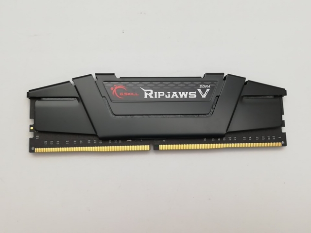 【中古】DDR4 16GB PC4-28800(DDR4-3600)【デスクトップPC用】【秋葉2号】保証期間１週間