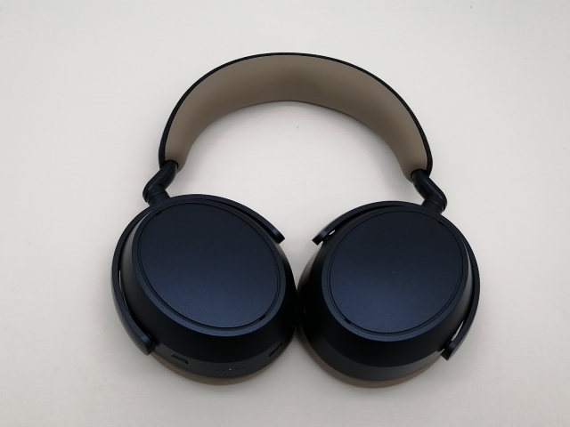 Disney 創立100周年記念モデル ワイヤレスノイズキャンセリングステレオ〜