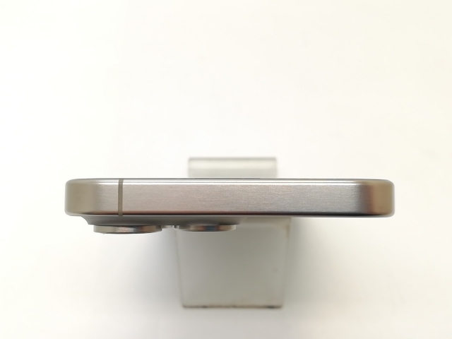 【中古】Apple 国内版 【SIMフリー】 iPhone 15 Pro Max 256GB ナチュラルチタニウム MU6R3J/A【秋葉4号】保証期間１ヶ月【ランクA】