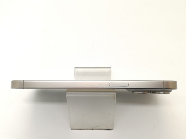 【中古】Apple 国内版 【SIMフリー】 iPhone 15 Pro Max 256GB ナチュラルチタニウム MU6R3J/A【秋葉4号】保証期間１ヶ月【ランクA】