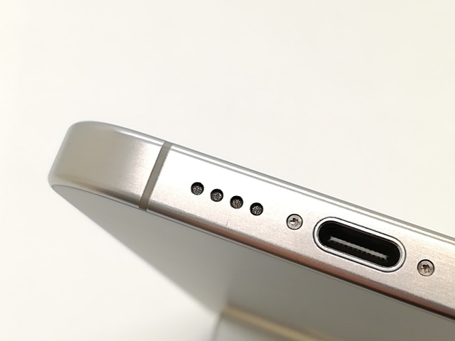 【中古】Apple 国内版 【SIMフリー】 iPhone 15 Pro Max 256GB ナチュラルチタニウム MU6R3J/A【秋葉4号】保証期間１ヶ月【ランクA】