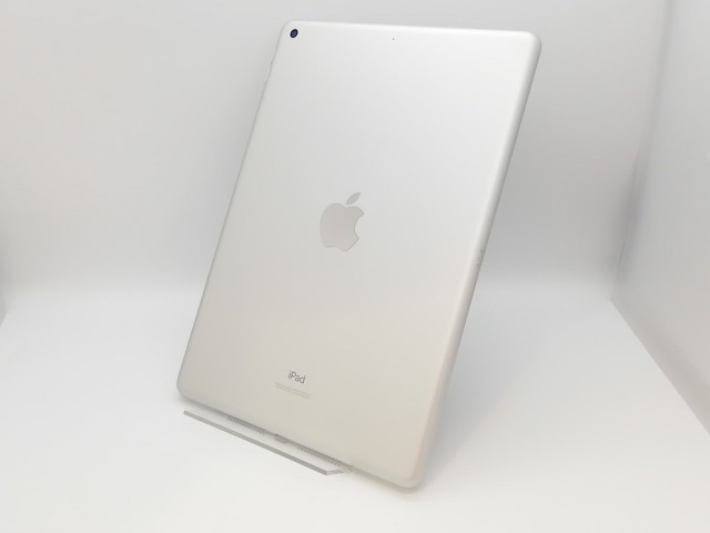 【中古】Apple iPad（第8世代） Wi-Fiモデル 32GB シルバー MYLA2J/A【高崎モントレー】保証期間１ヶ月【ランクB】