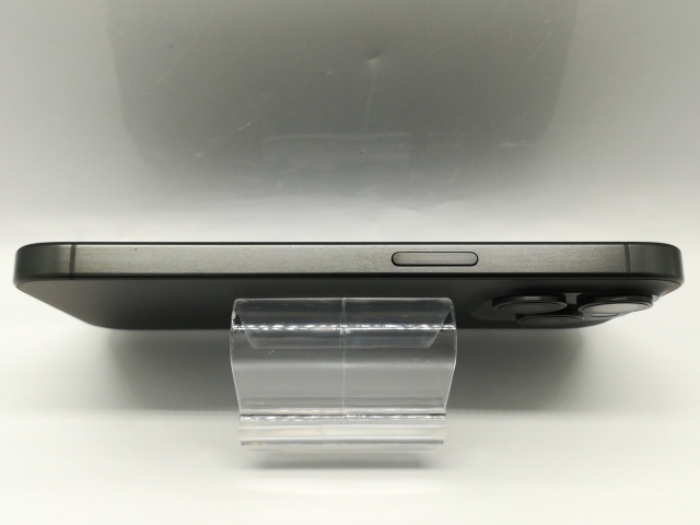 【中古】Apple 国内版 【SIMフリー】 iPhone 15 Pro 128GB ブラックチタニウム MTU73J/A【秋葉4号】保証期間１ヶ月【ランクB】_5