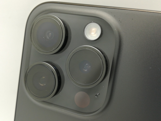 【中古】Apple 国内版 【SIMフリー】 iPhone 15 Pro 128GB ブラックチタニウム MTU73J/A【秋葉4号】保証期間１ヶ月【ランクB】_6
