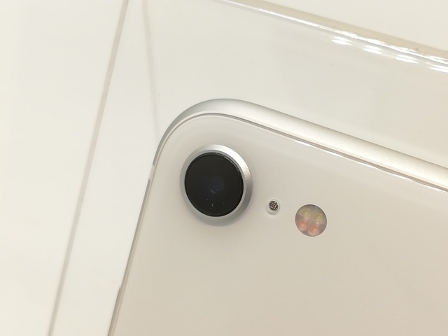 中古】Apple docomo 【SIMロック解除済み】 iPhone SE（第2世代） 64GB