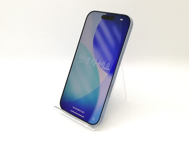 【中古】Apple 国内版 【SIMフリー】 iPhone 17 256GB ミストブルー MG694J/A【秋葉4号】保証期間１ヶ月【ランクA】_1