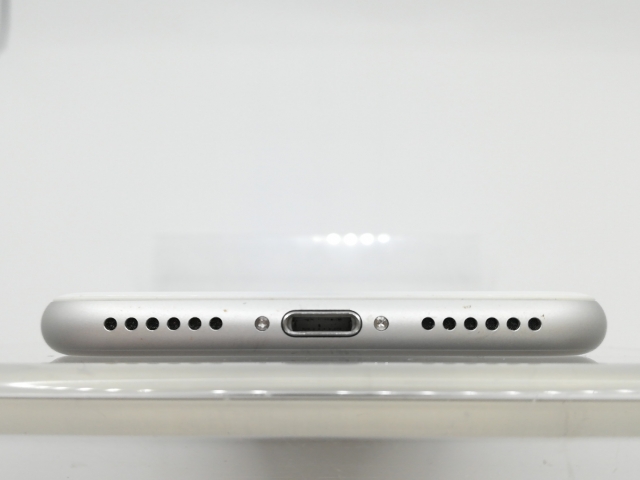 【中古】Apple SoftBank 【SIMロック解除済み】 iPhone 7 32GB シルバー MNCF2J/A【京都】保証期間１ヶ月【ランクB】_4