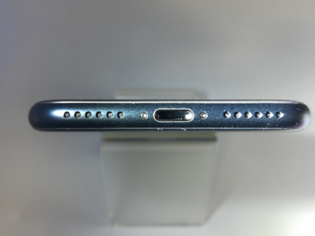 【中古】Apple au 【SIMフリー】 iPhone SE（第3世代） 64GB ミッドナイト MMYC3J/A【京都】保証期間１ヶ月【ランクB】_7