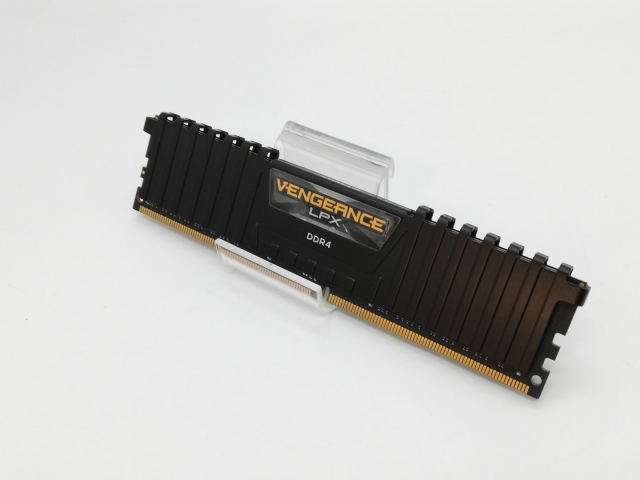【中古】DDR4 16GB PC4-25600(DDR4-3200)【デスクトップPC用】【京都】保証期間１週間
