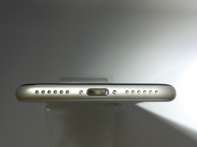 【中古】Apple docomo 【SIMフリー】 iPhone SE（第3世代） 128GB スターライト MMYG3J/A【神戸】保証期間１ヶ月【ランクB】_5