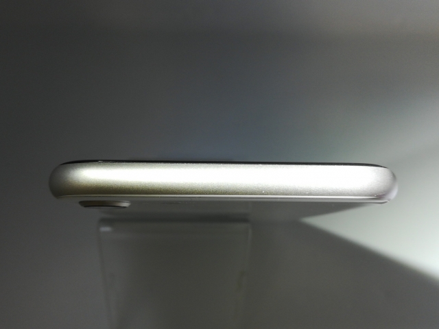 【中古】Apple docomo 【SIMフリー】 iPhone SE（第3世代） 128GB スターライト MMYG3J/A【神戸】保証期間１ヶ月【ランクB】_7