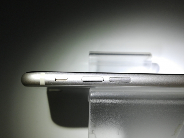 【中古】Apple docomo 【SIMフリー】 iPhone SE（第3世代） 128GB スターライト MMYG3J/A【神戸】保証期間１ヶ月【ランクB】_8