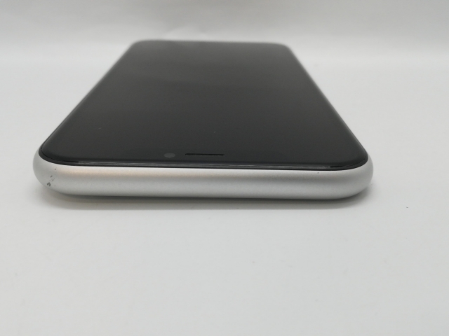 【中古】Apple docomo 【SIMロック解除済み】 iPhone XR 64GB ホワイト MT032J/A【京都】保証期間１ヶ月【ランクC】_2