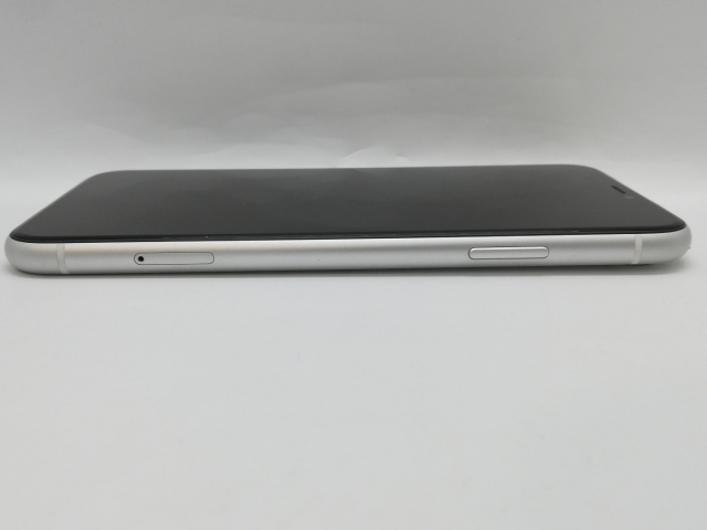 【中古】Apple docomo 【SIMロック解除済み】 iPhone XR 64GB ホワイト MT032J/A【京都】保証期間１ヶ月【ランクC】_3