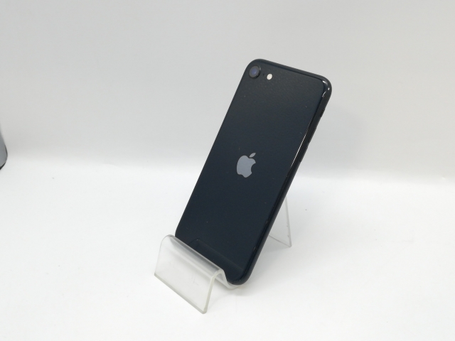 【中古】Apple au 【SIM無償性】 iPhone SE（第3時人） 64GB 十二時 MMYC3J/A【京都】言いはなつ継続期間１ヶ月【位置づけるC】