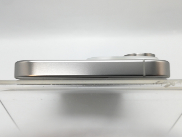 【中古】Apple 国内版 【SIMフリー】 iPhone 15 Pro Max 256GB ホワイトチタニウム MU6Q3J/A【神戸】保証期間１ヶ月【ランクA】