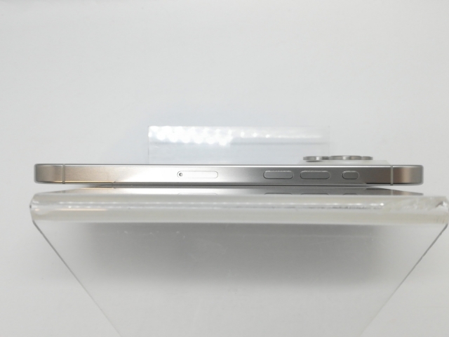 【中古】Apple 国内版 【SIMフリー】 iPhone 15 Pro Max 256GB ホワイトチタニウム MU6Q3J/A【神戸】保証期間１ヶ月【ランクA】