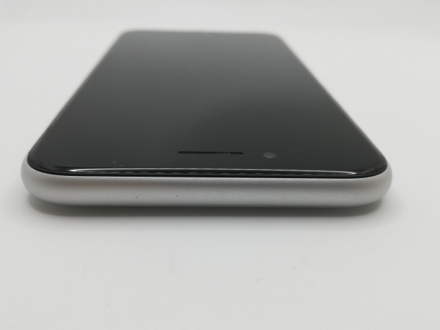 【中古】Apple au 【SIMロック解除済み】 iPhone SE（第2世代） 64GB ホワイト MHGQ3J/A（後期型番）【京都】保証期間１ヶ月【ランクC】_2