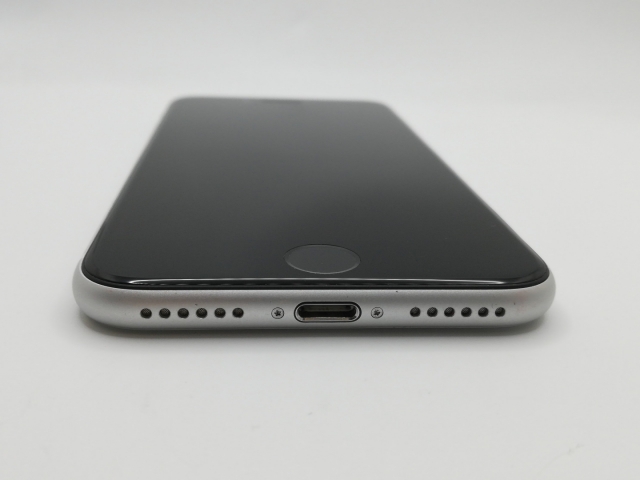【中古】Apple au 【SIMロック解除済み】 iPhone SE（第2世代） 64GB ホワイト MHGQ3J/A（後期型番）【京都】保証期間１ヶ月【ランクC】_4