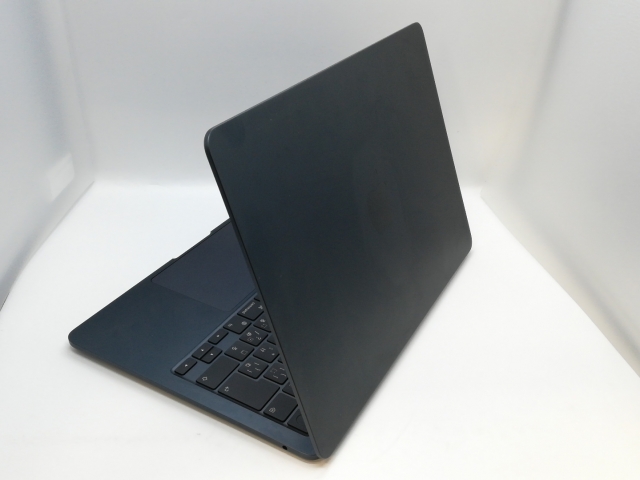 中古】Apple MacBook Air 13インチ M2(CPU:8C/GPU:8C) 8GB/256GB