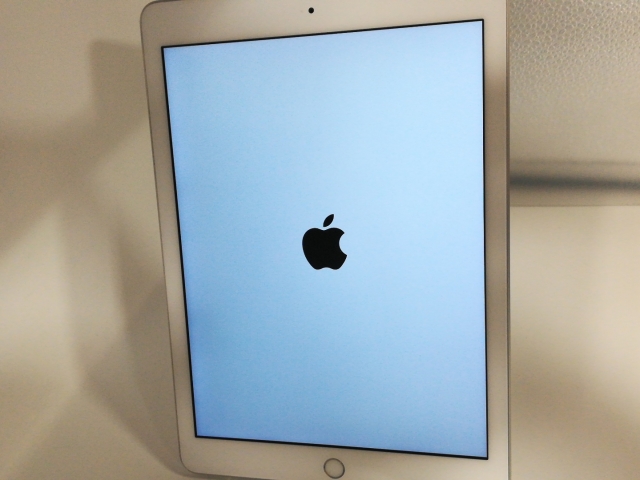 【中古】Apple 国内版 【SIMフリー】 iPad（第6世代/2018） 32GB シルバー MR6P2J/A【京都】保証期間１ヶ月【ランクC】_2
